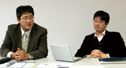写真2　雨澤准教授（左）、井口助教
